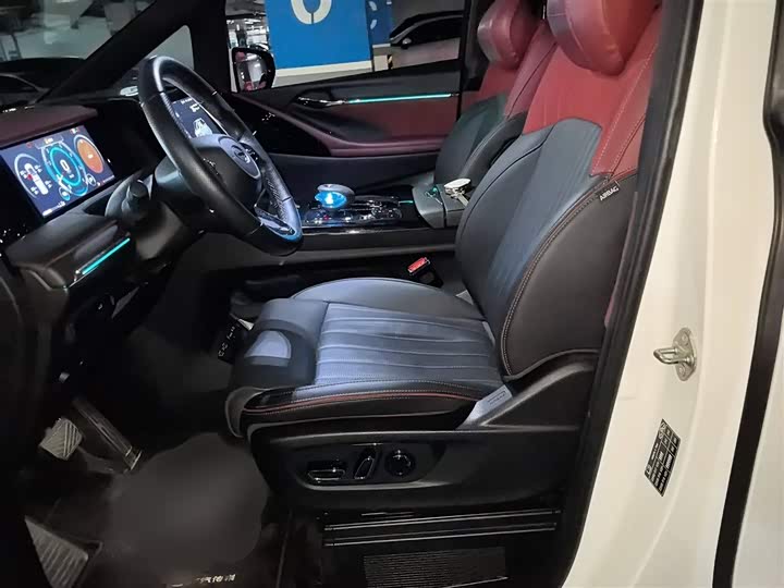 Фото 8 - GAC Trumpchi M8