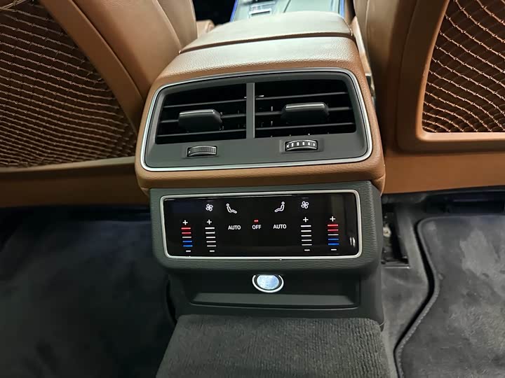 Фото 6 - Audi A6L