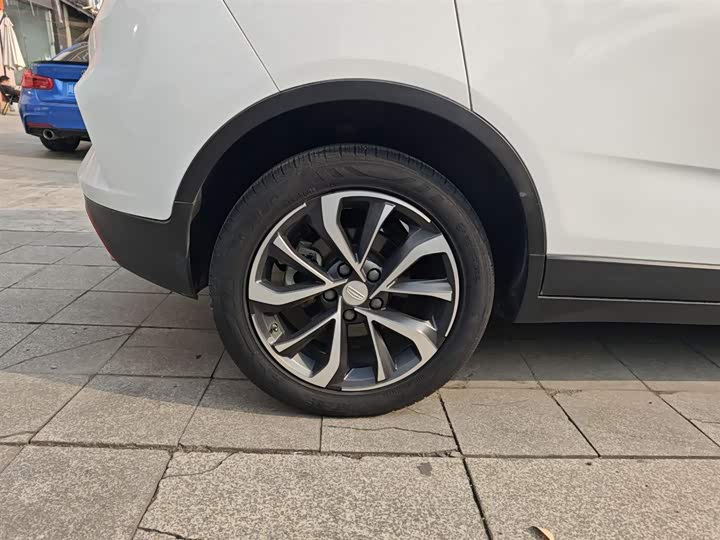 Фото 26 - Geely Emgrand GS