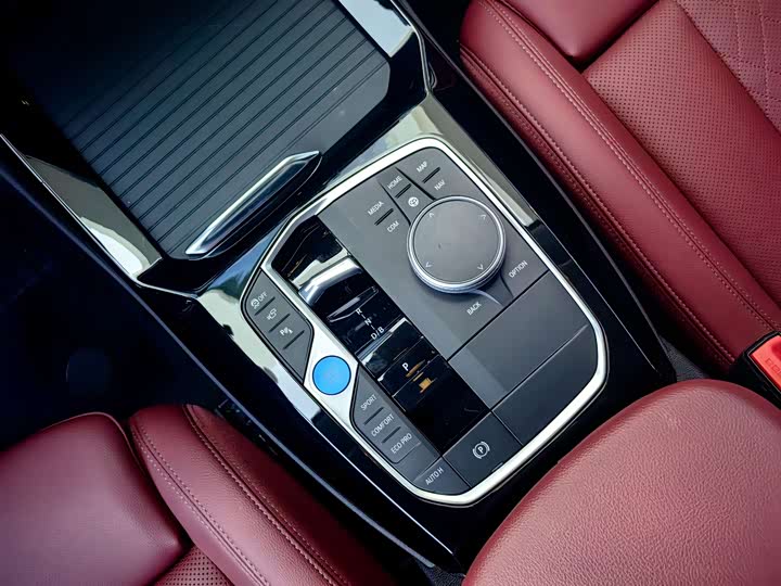 Фото 11 - BMW iX3