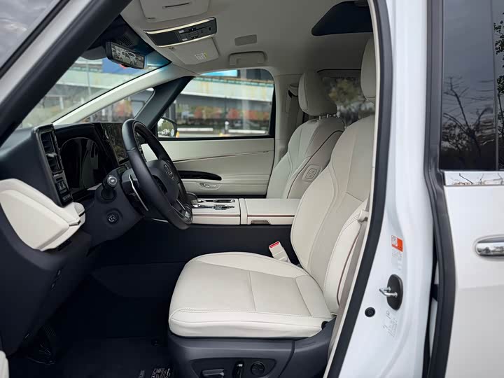 Фото 24 - Lexus LM