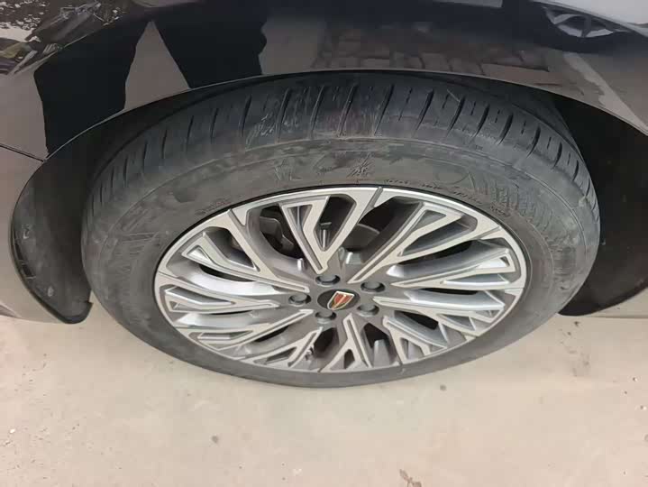 Фото 5 - Hongqi H5