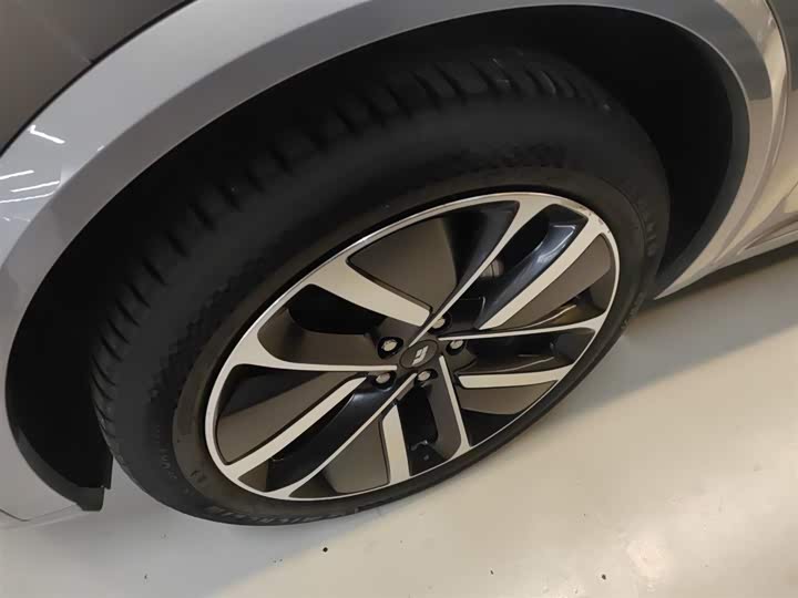 Фото 23 - LiXiang L9