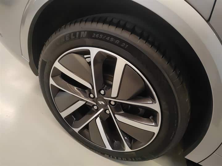 Фото 26 - LiXiang L9