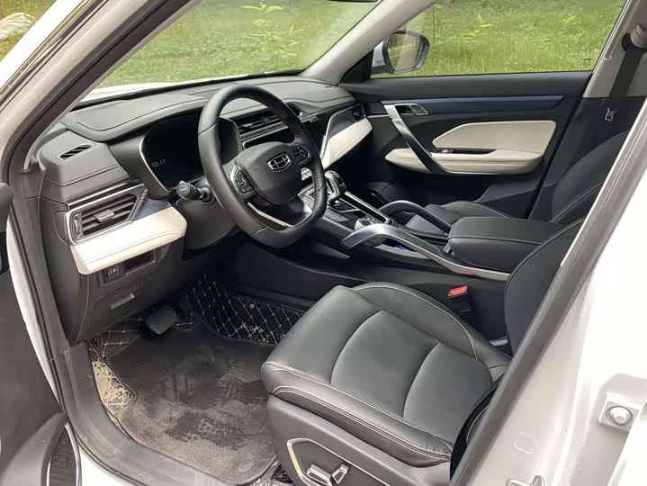 Фото 4 - Geely Atlas