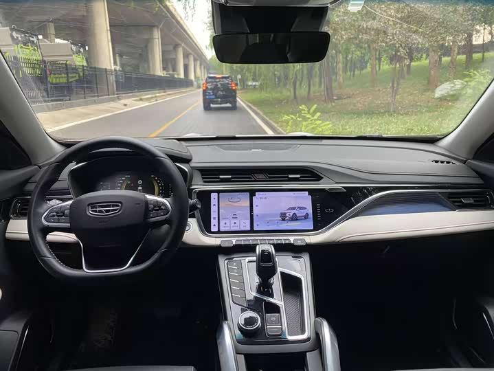 Фото 6 - Geely Atlas