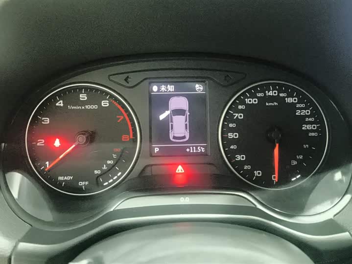 Фото 14 - Audi Q2L