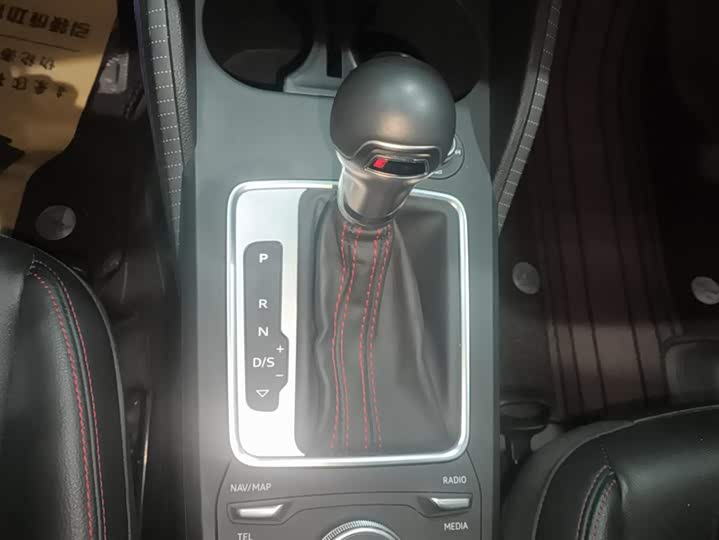 Фото 16 - Audi Q2L