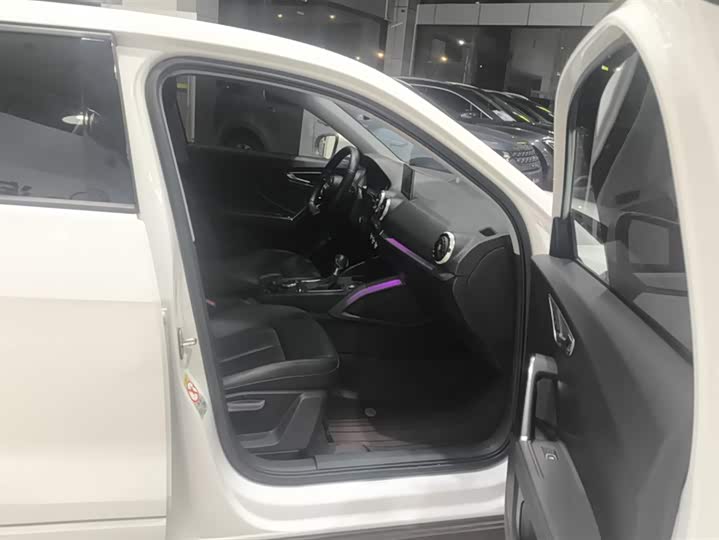 Фото 8 - Audi Q2L