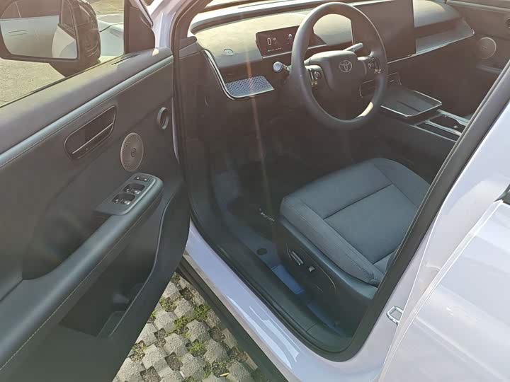 Фото 16 - Toyota bZ3X