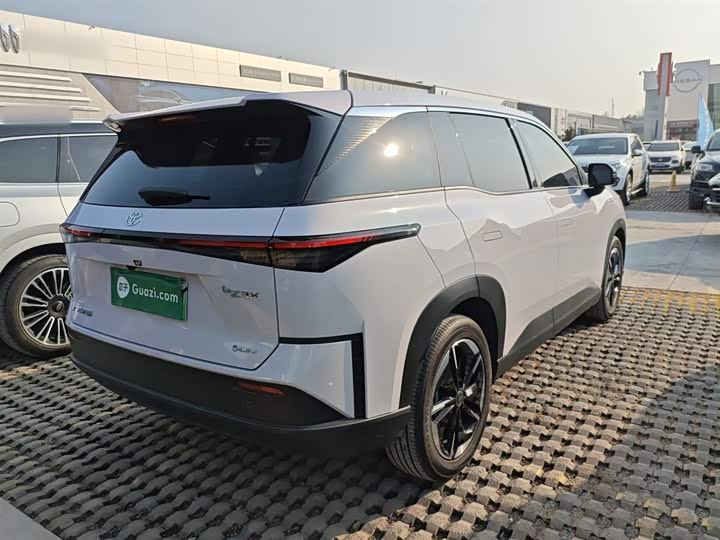 Фото 7 - Toyota bZ3X