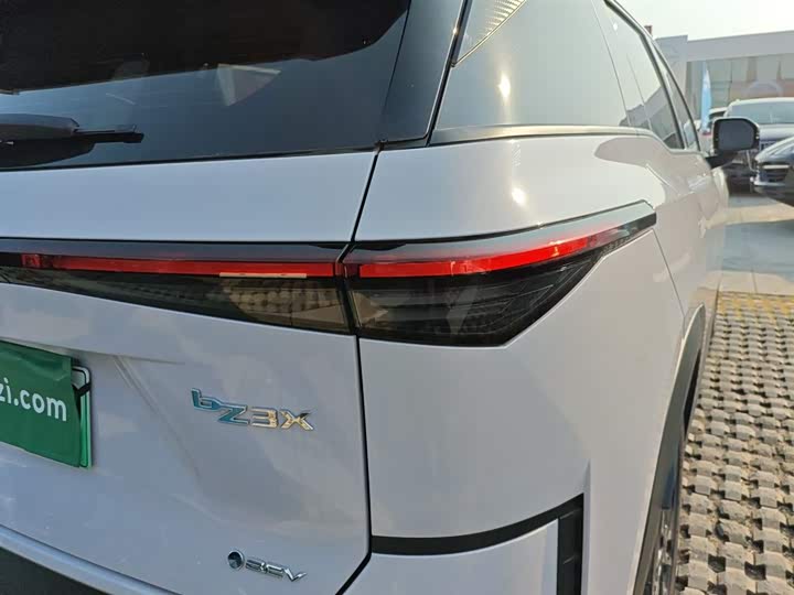 Фото 8 - Toyota bZ3X