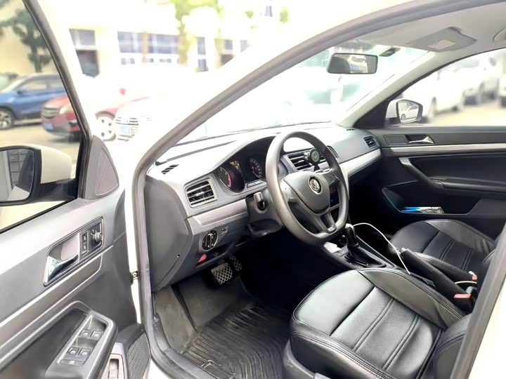 Фото 4 - Volkswagen Lavida