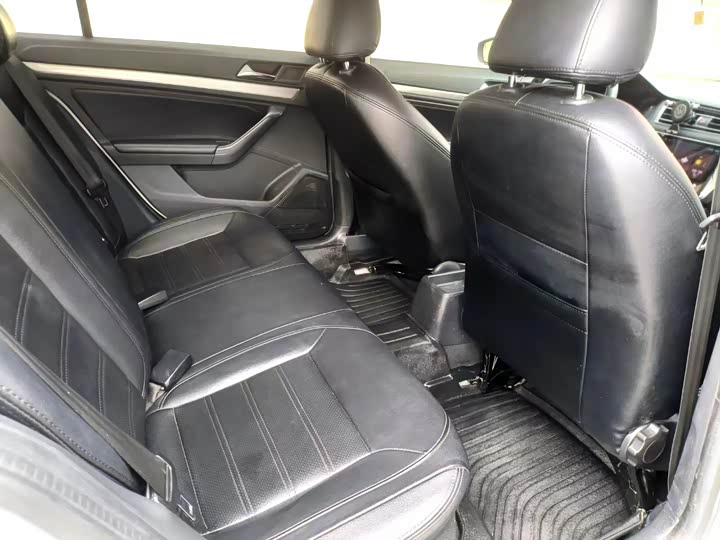 Фото 9 - Volkswagen Lavida