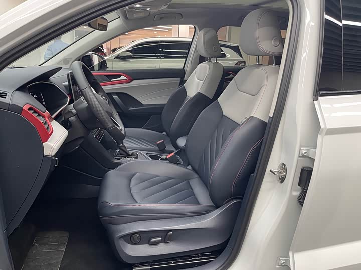 Фото 7 - Volkswagen Tharu