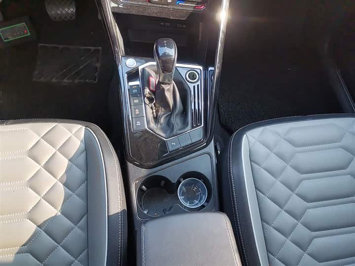 Фото 14 - Volkswagen Tayron