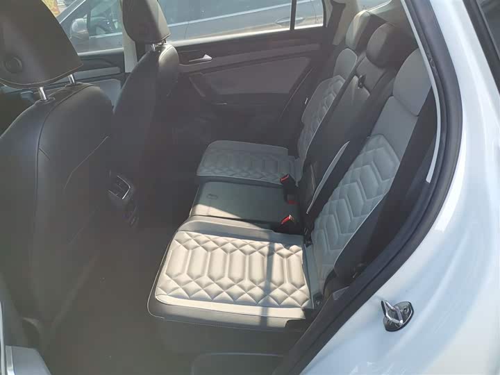 Фото 17 - Volkswagen Tayron