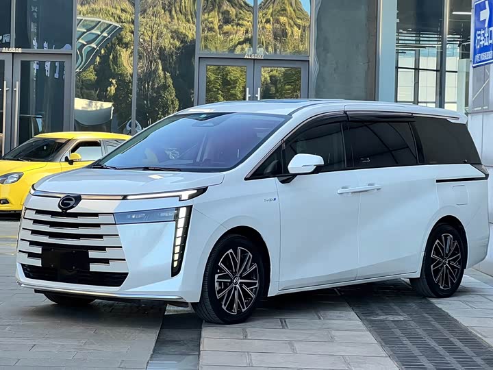 Фото 1 - GAC Trumpchi E8