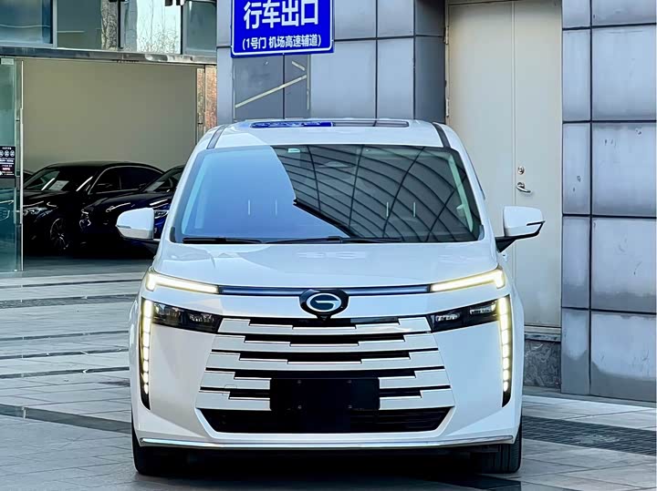 Фото 2 - GAC Trumpchi E8