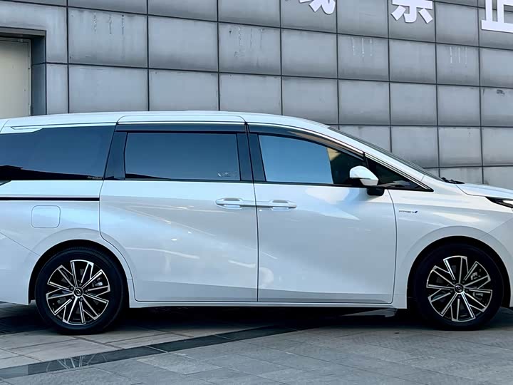 Фото 4 - GAC Trumpchi E8