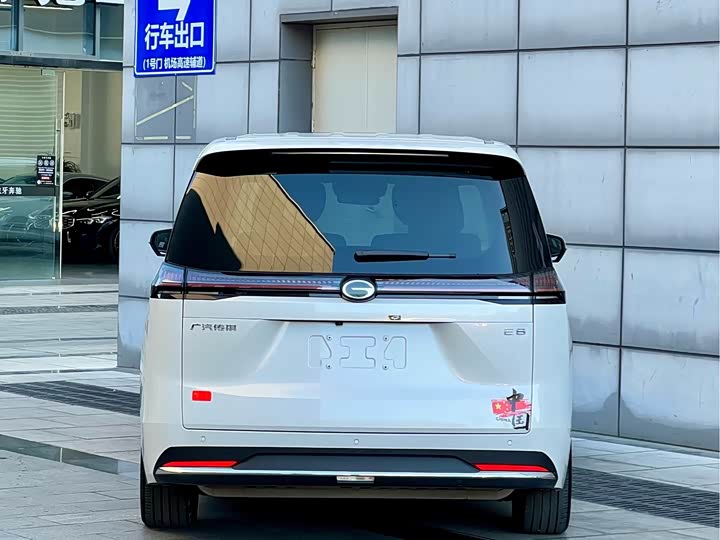 Фото 6 - GAC Trumpchi E8