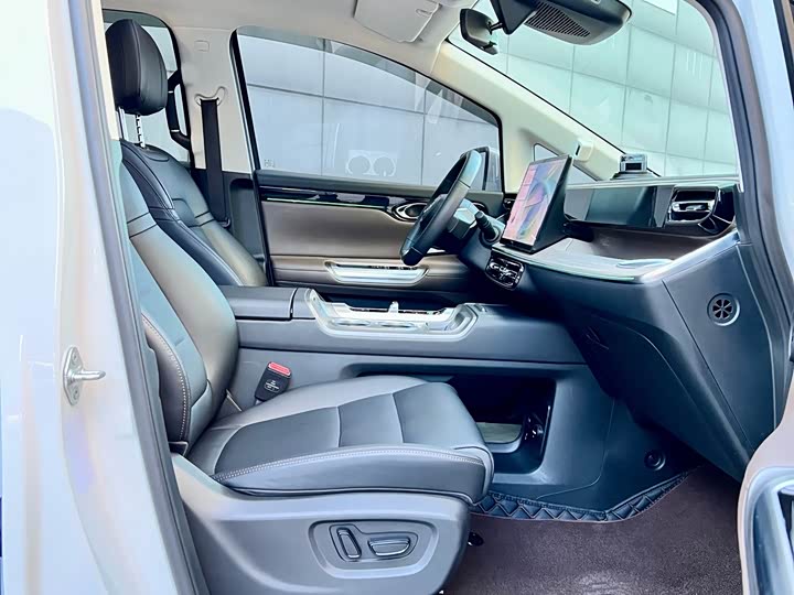 Фото 8 - GAC Trumpchi E8