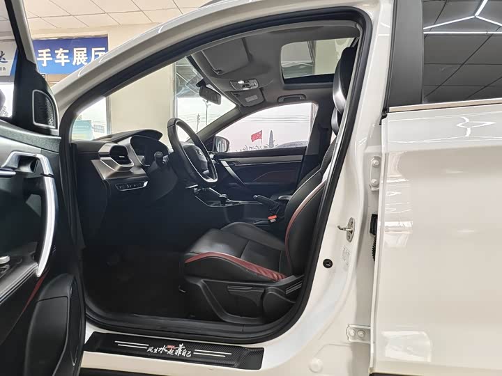 Фото 14 - Geely Coolray