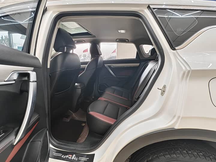 Фото 16 - Geely Coolray