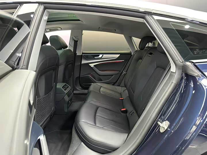 Фото 7 - Audi A7