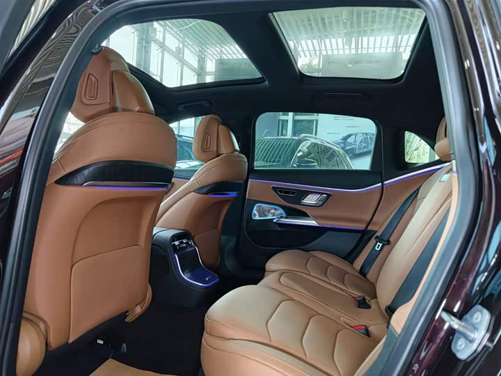 Фото 11 - Mercedes-Benz E-Class