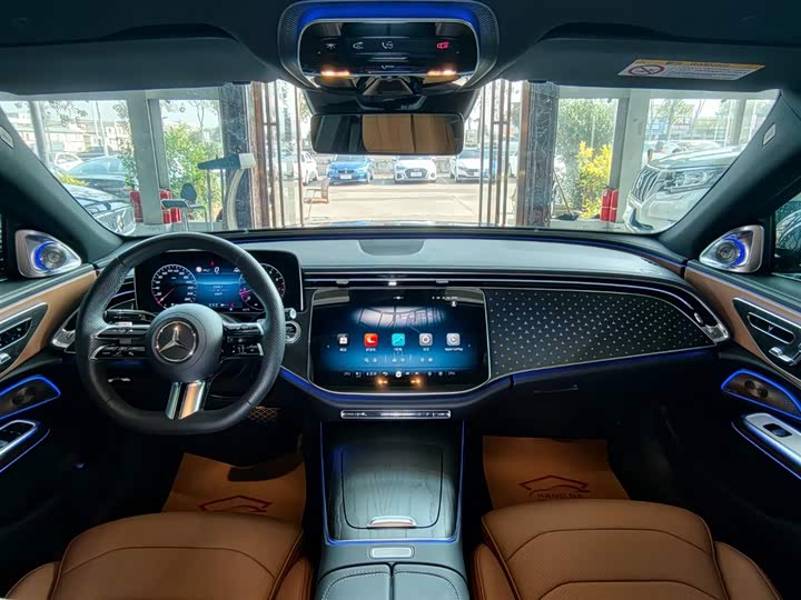 Фото 12 - Mercedes-Benz E-Class