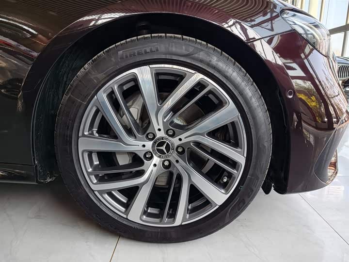 Фото 15 - Mercedes-Benz E-Class