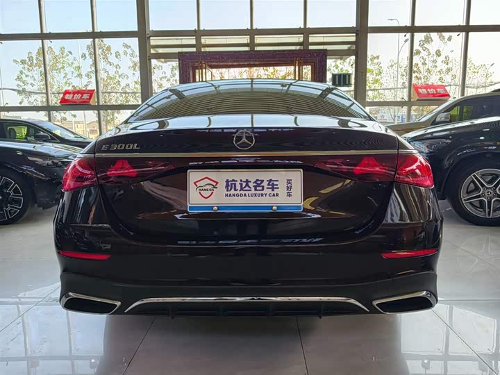 Фото 5 - Mercedes-Benz E-Class