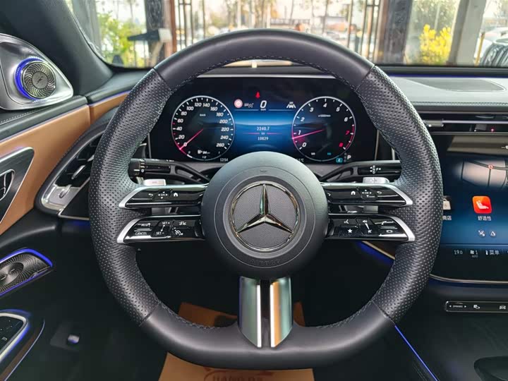 Фото 9 - Mercedes-Benz E-Class