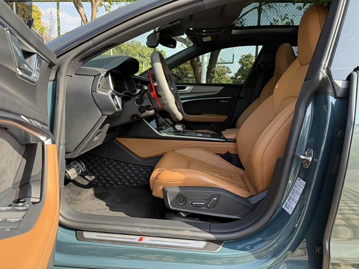 Фото 5 - Audi A7L