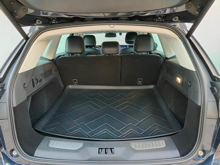 Фото 9 - Lincoln Nautilus