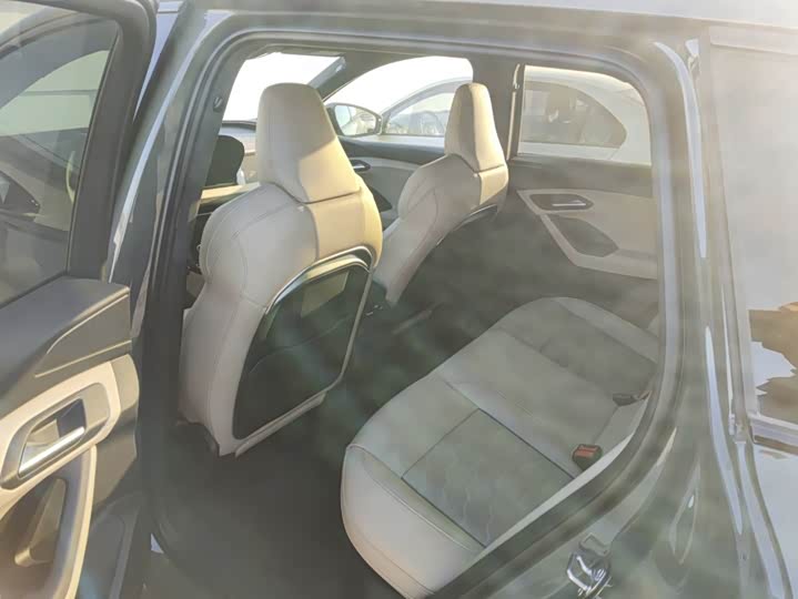 Фото 6 - Audi Q6L e-tron