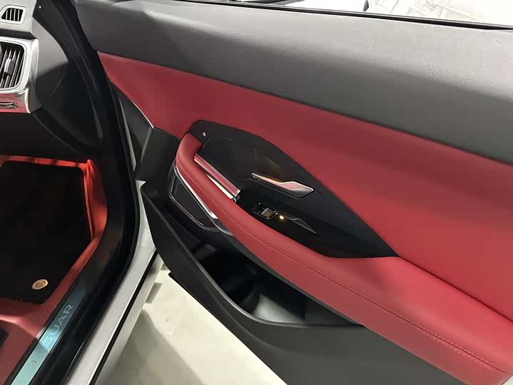 Фото 4 - Jaguar E-Pace