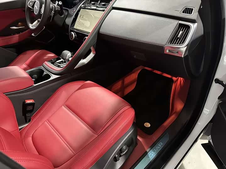 Фото 5 - Jaguar E-Pace