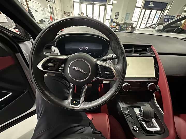 Фото 8 - Jaguar E-Pace