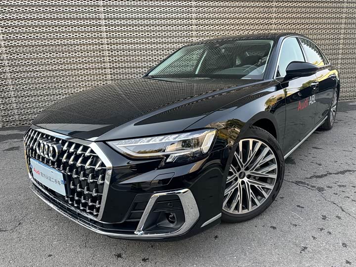 Фото 1 - Audi A8