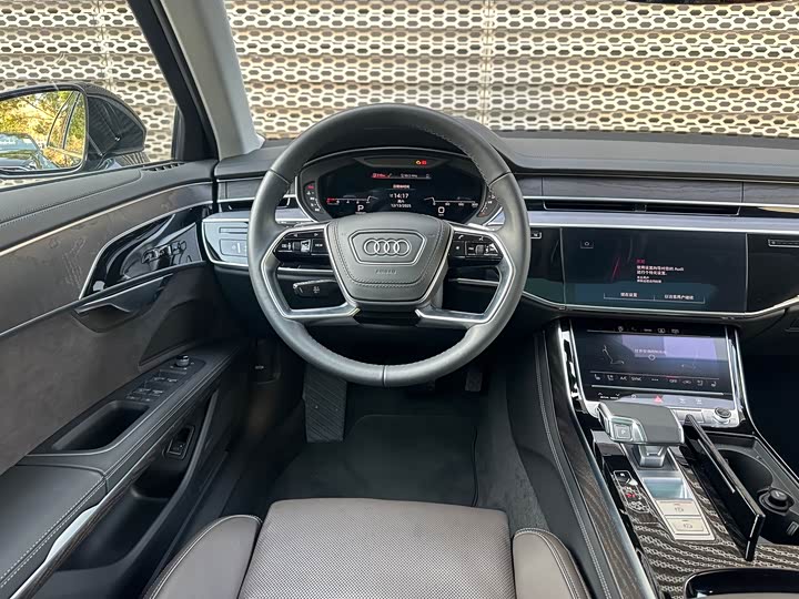 Фото 10 - Audi A8