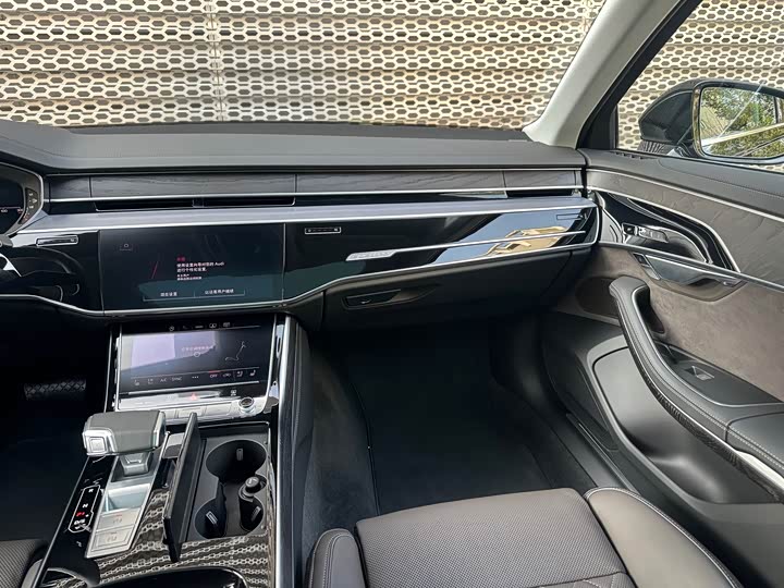 Фото 11 - Audi A8