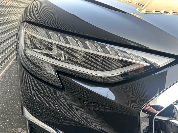 Фото 14 - Audi A8