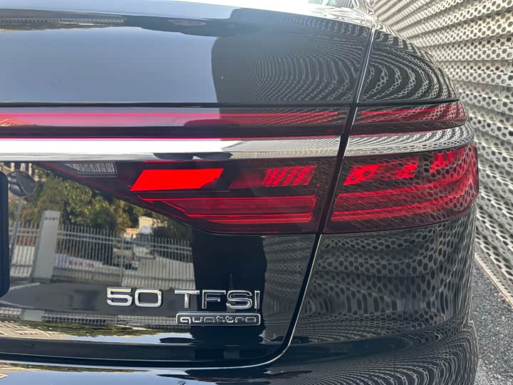 Фото 15 - Audi A8