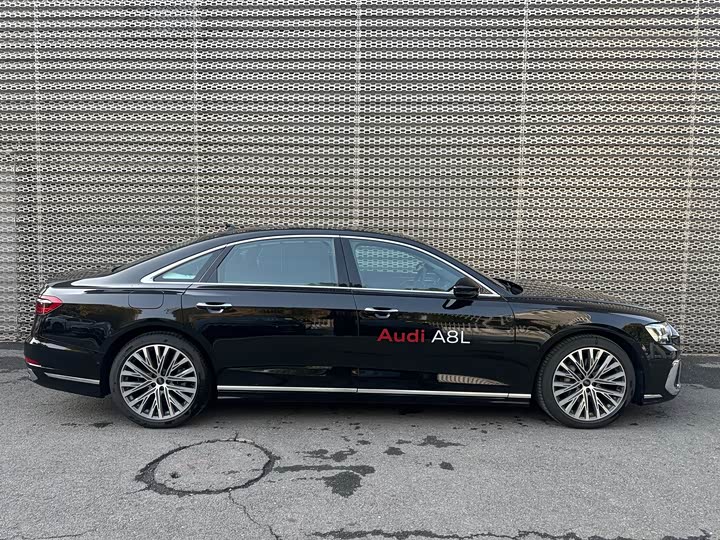 Фото 3 - Audi A8