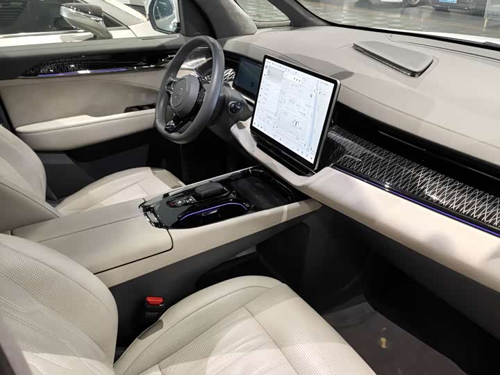 Фото 14 - Zeekr 009