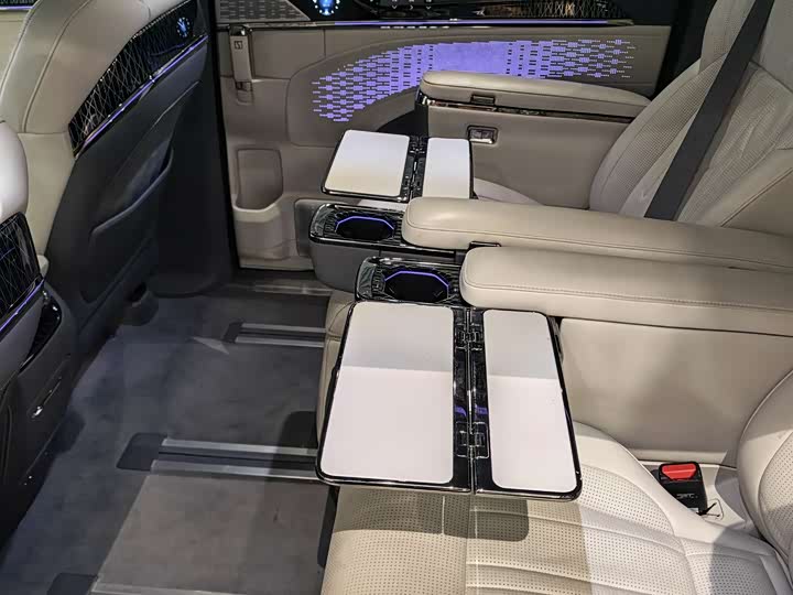 Фото 15 - Zeekr 009