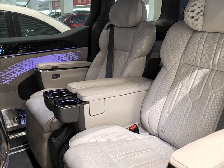 Фото 8 - Zeekr 009