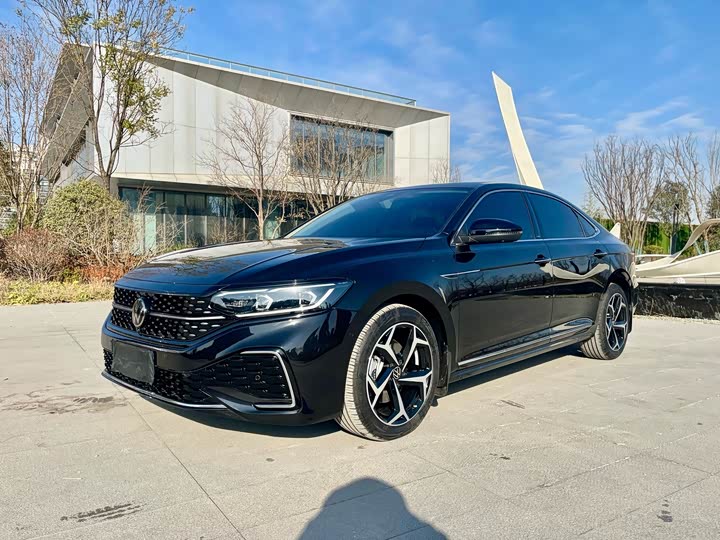 Фото 1 - Volkswagen Passat